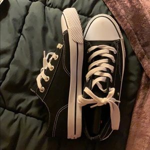 Airwalk shoes black and white